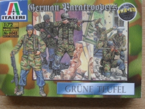 ITALERI 1/72 6045 WWII GERMAN PARATROOPS